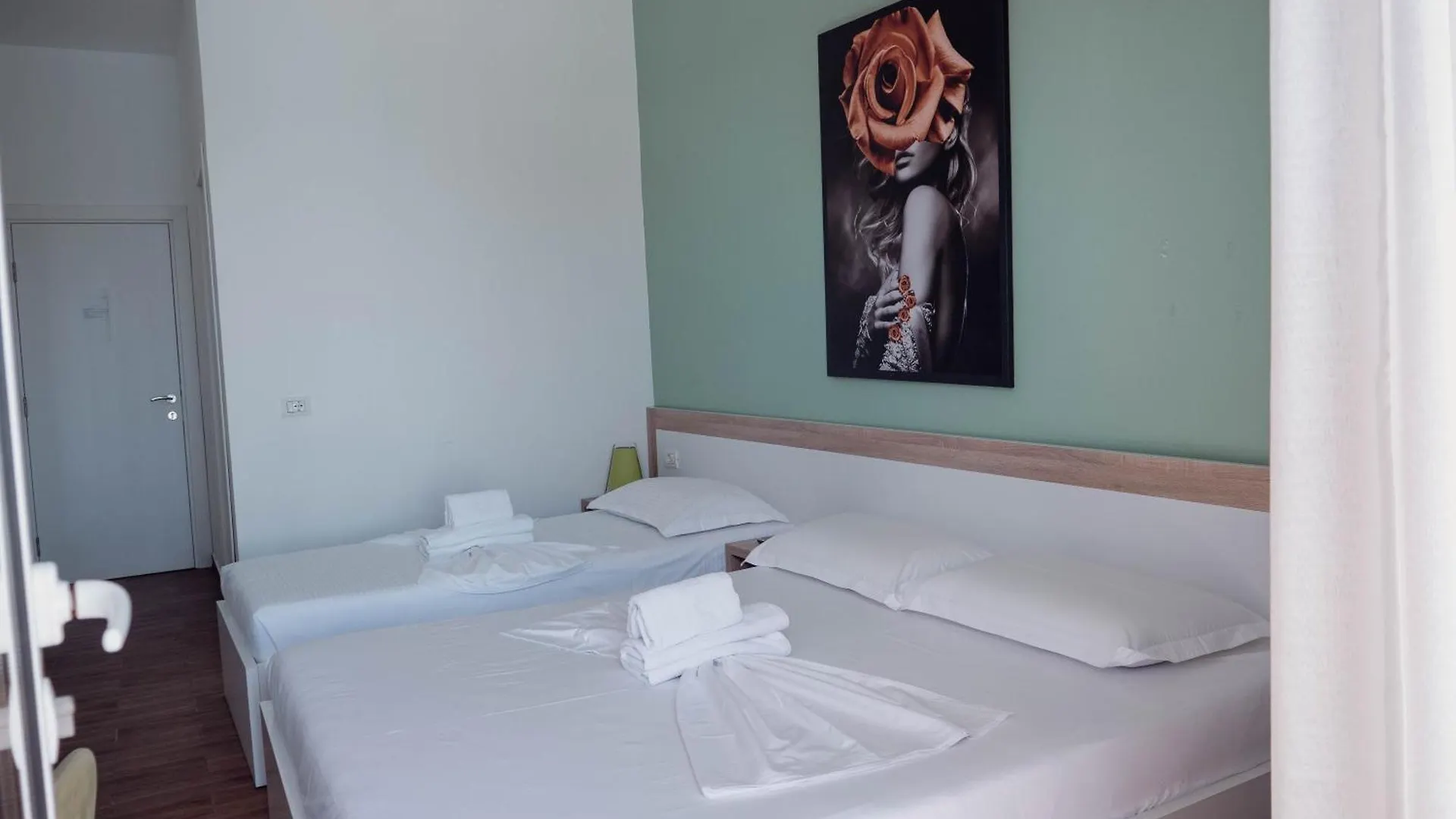 Sierra Beach Borsh Hotel